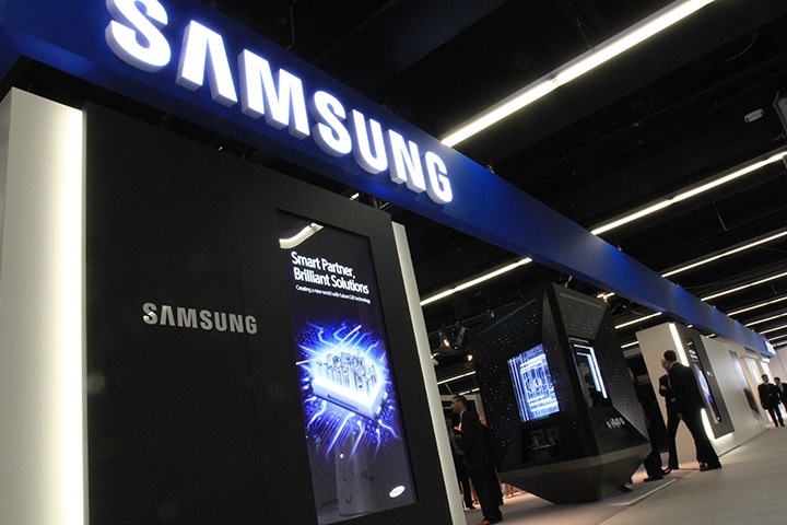 Samsung LEDs outside view of Samsung's Lighting+Building 2014 show booth