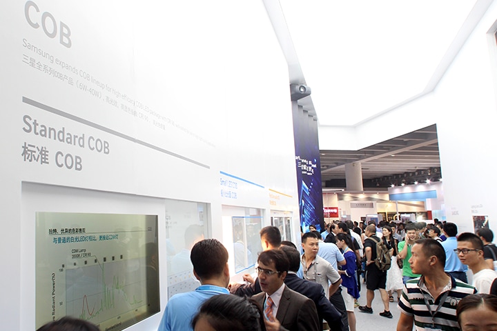 Samsung LEDs a crowd of people at the Samsung's GILE 2015 show booth 3