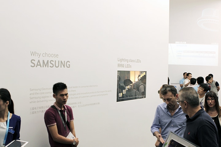 Samsung LEDs a crowd of people at the Samsung's GILE 2015 show booth 2