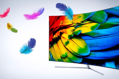 Samsung LEDs a sim tv showing off its vividness using colorful feathers