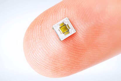 Samsung LEDs a ultra-compact mobile flash LED placed on the finger
