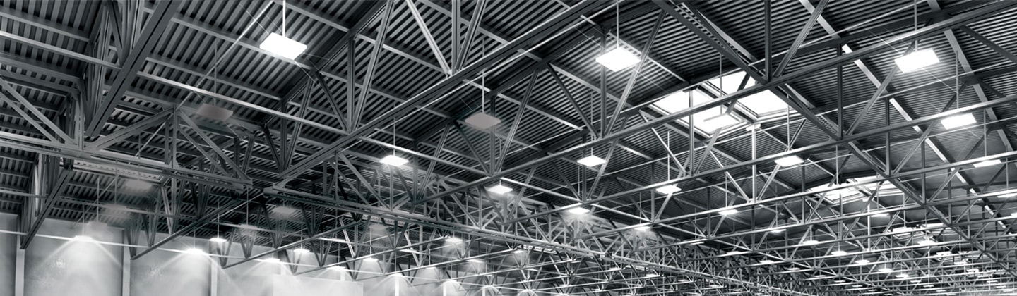 Samsung LEDs an illuminated factory warehouse with rectangular lights mounted on the ceiling (key visual)